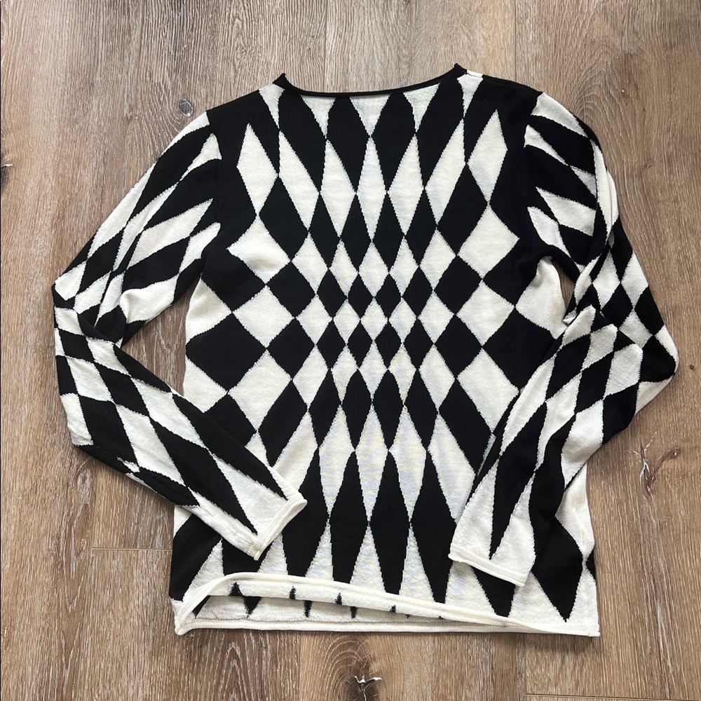 Black and White Diamond Pattern Sweater